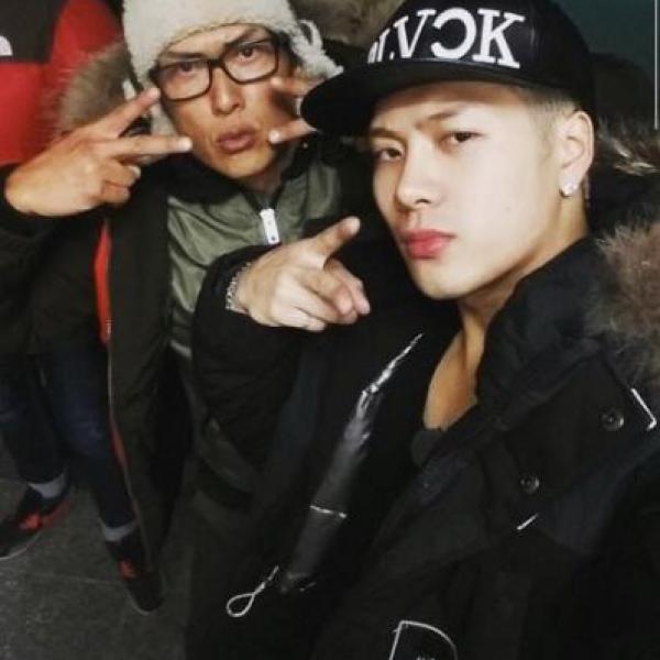  JYP Brothers ── 俊亨、Jackson俏皮合照